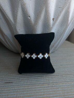 White Clover Motif Gold bangle Bracelet
